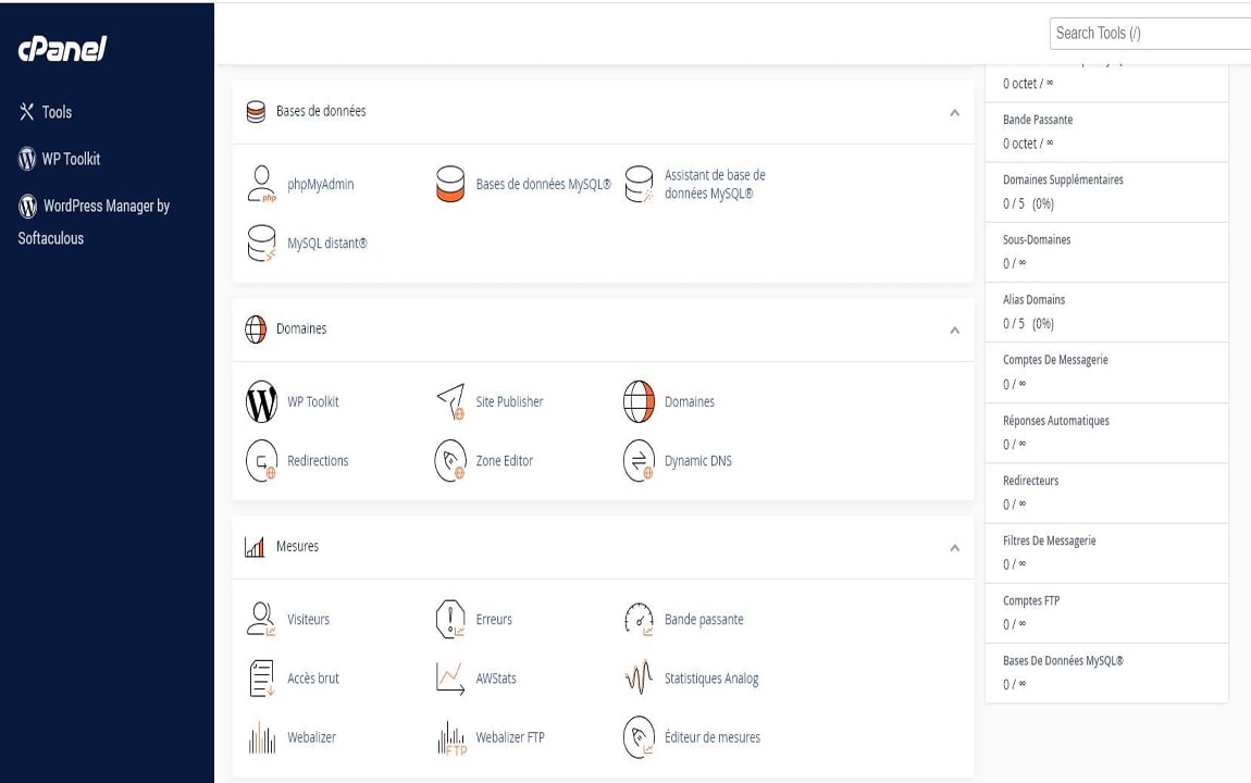 Capture d'écran de cPanel montrant l'interface utilisateur avec la section de gestion de bases de données, incluant des boutons pour SQL, phpMyAdmin, et d'autres outils, ainsi qu'un menu pour la gestion des domaines et les statistiques du site