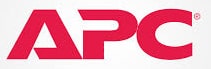 Logo APC Rouge sur Fond Blanc - Représentant le Système PDU (Power Distribution Unit) APC Utilisé pour un Redémarrage à Distance Efficace des Serveurs StrictlyHosting.be